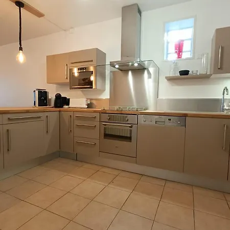 Charming Spacious And With 2 Balconies Bandol