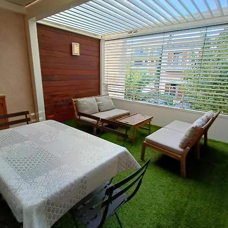 Charming Spacious And With 2 Balconies Apartment *