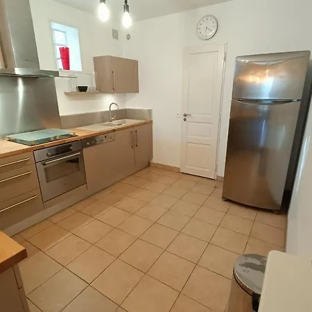 Appartamento Charming Spacious And With 2 Balconies