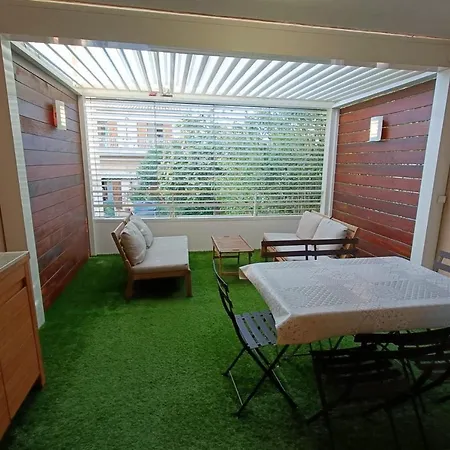 Charming Spacious And With 2 Balconies 아파트