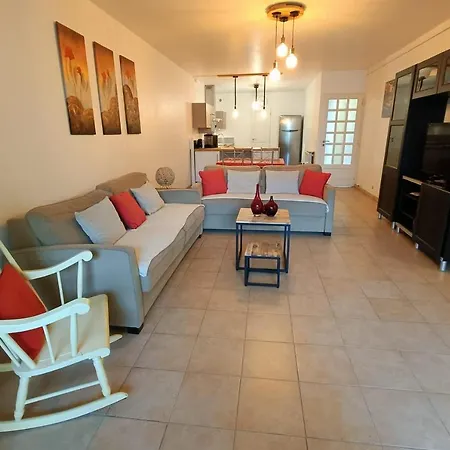 Charming Spacious And With 2 Balconies
