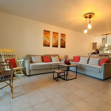 Charming Spacious And With 2 Balconies